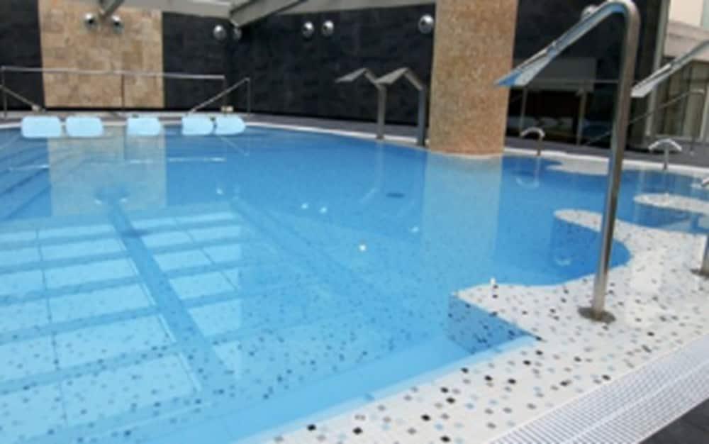 Agora & Hotel 4*