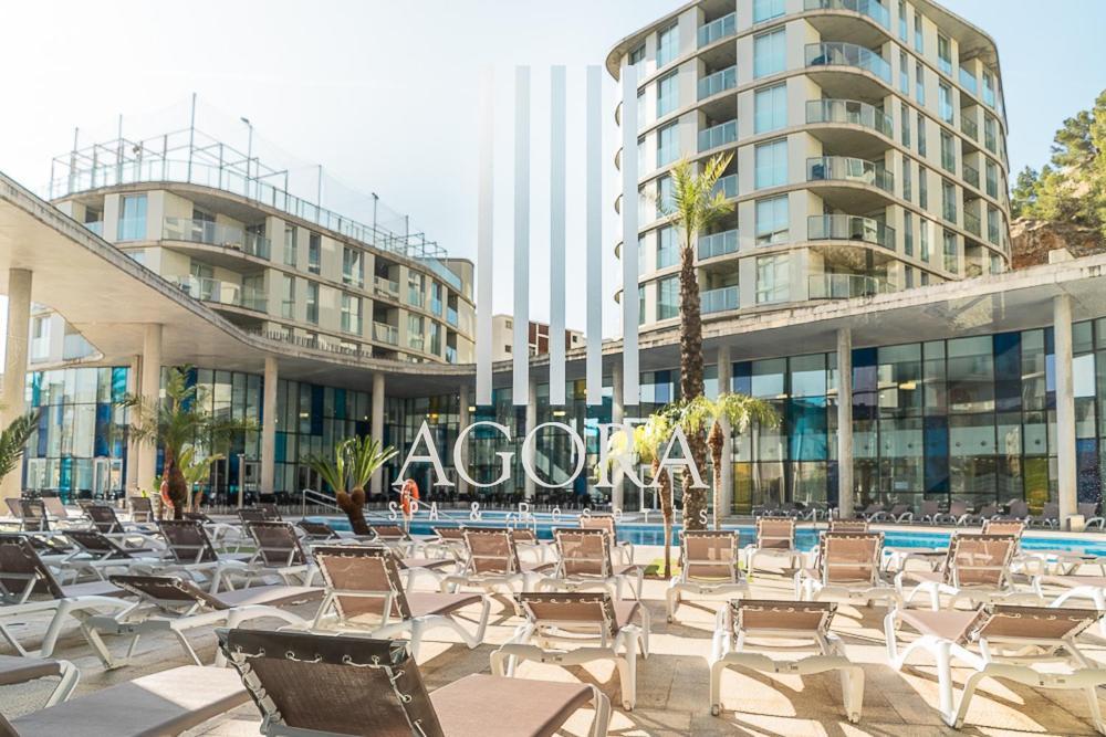 Agora & 4*