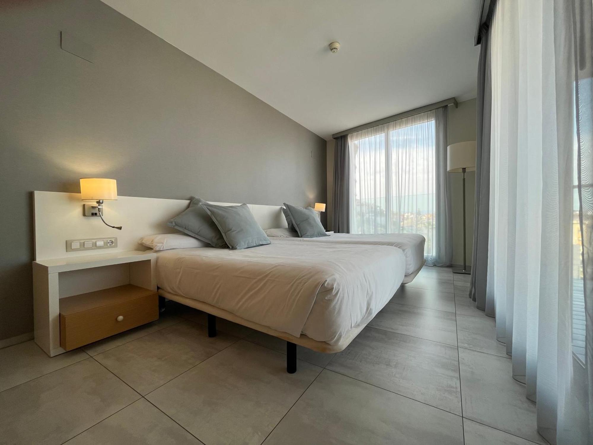 Hotel Agora & 4*